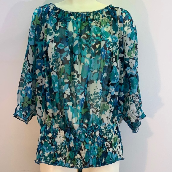 Reitmans Tops - 🟢3/$20 Cute top size M great condition bundle up to save